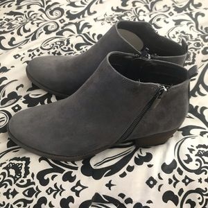 Carlos by Carlos Santana grey booties